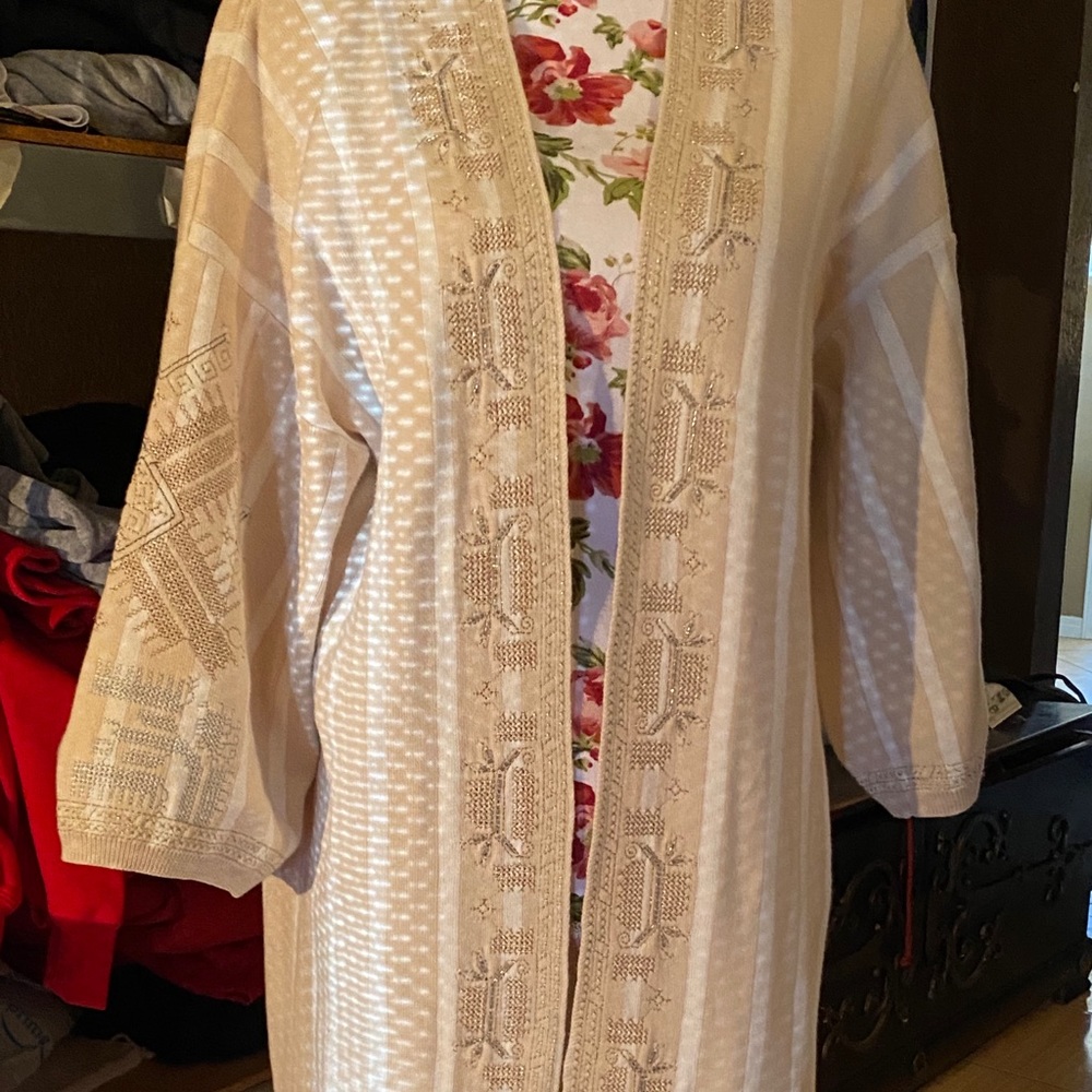 Gorgeous embroidered duster sweater kaftan